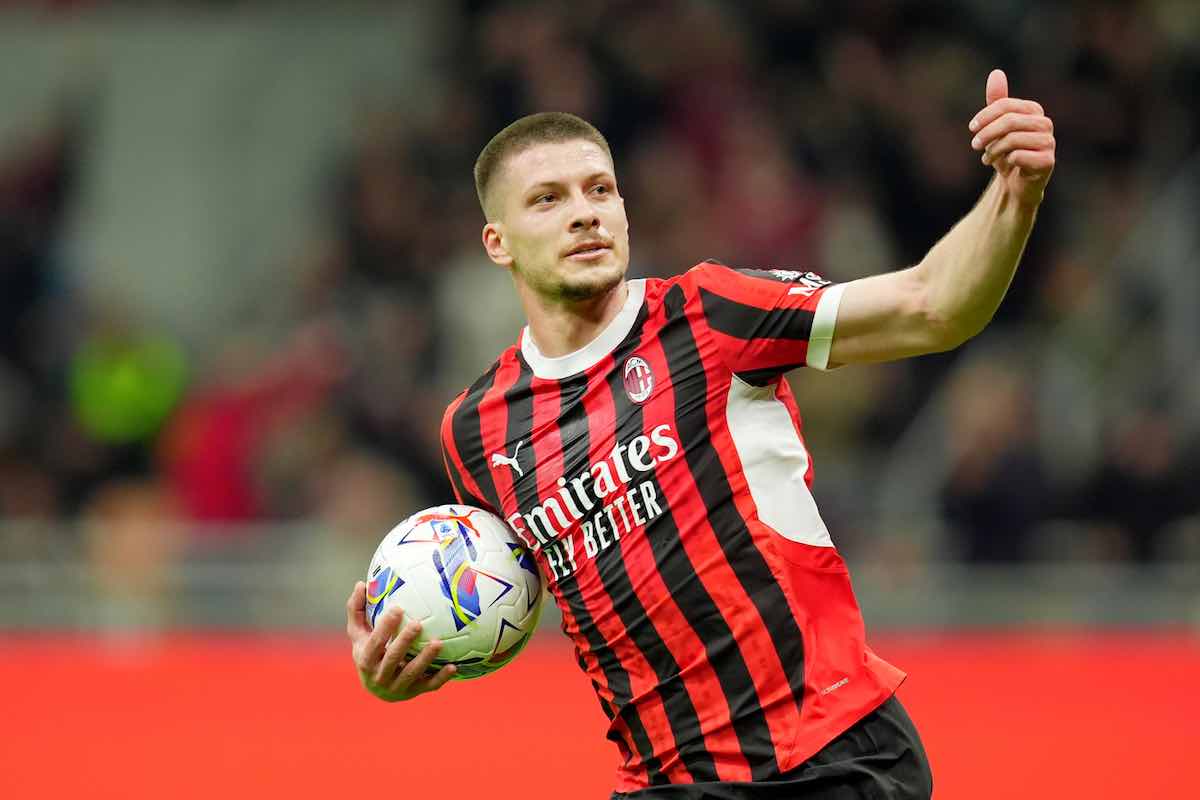 luka jovic esulta dopo aver fatto gol contro la fiorentina