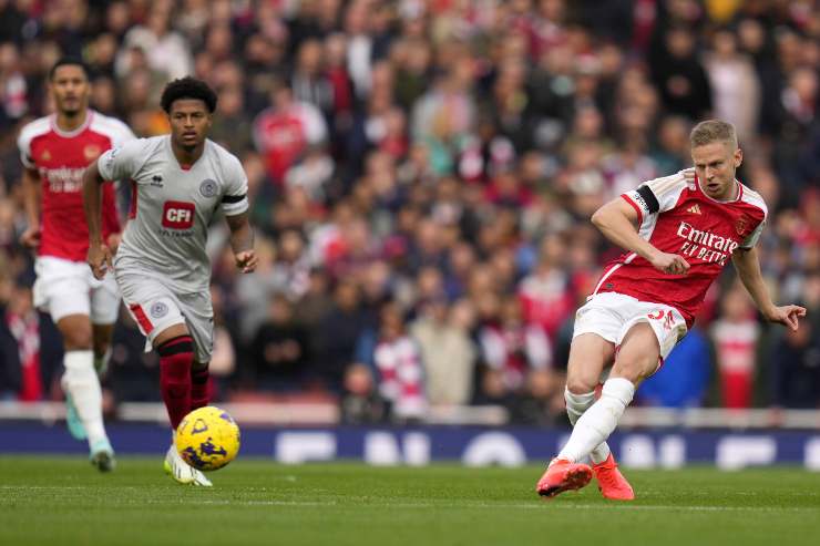 Zinchenko in campo con l'Arsenal