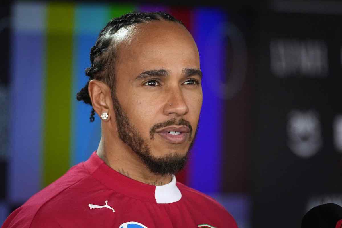 Lewis Hamilton perplesso