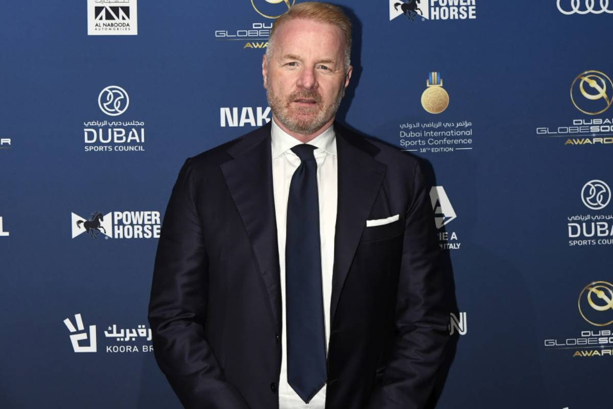Igli Tare direttore sportivo del Milan in posa per una foto a un evento