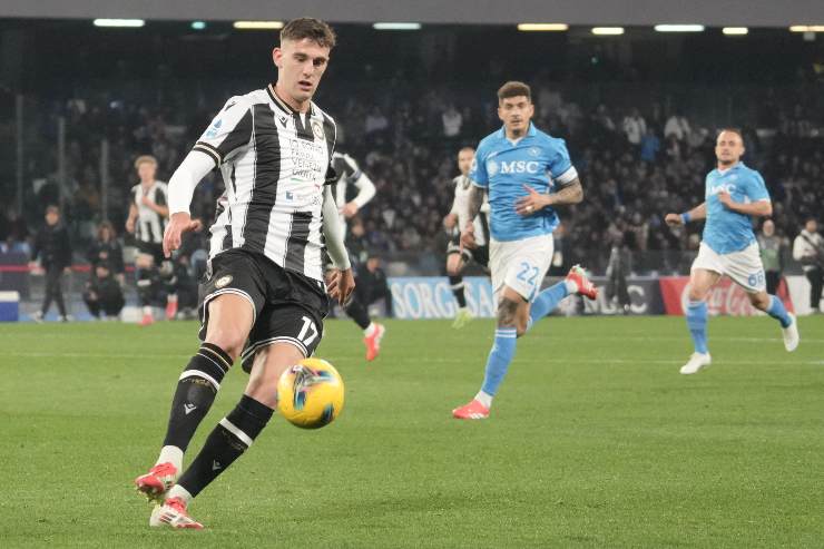 Lorenzo Lucca attaccante dell'Udinese durante una partita