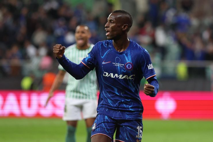 Nicolas Jackson attaccante del Chelsea esulta dopo un gol segnato con la maglia blue