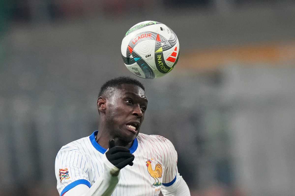 Kolo Muani con il pallone