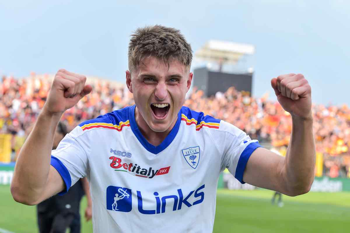 lorenzo colombo segna il gol decisivo per la salvezza del lecce