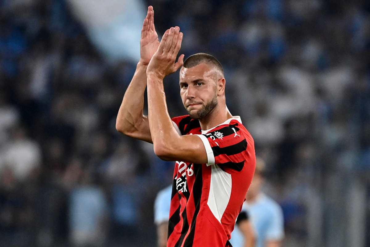 Pavlovic applaude i tifosi