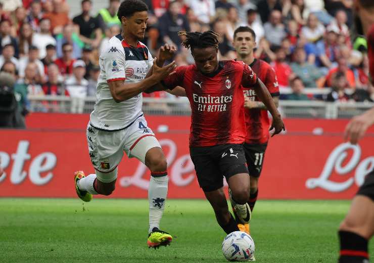 De Winter contrasta Chukwueze in Milan-Genoa a San Siro