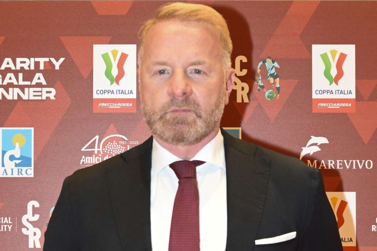 Igli Tare direttore sportivo del Milan in posa per una foto a un evento Serie A