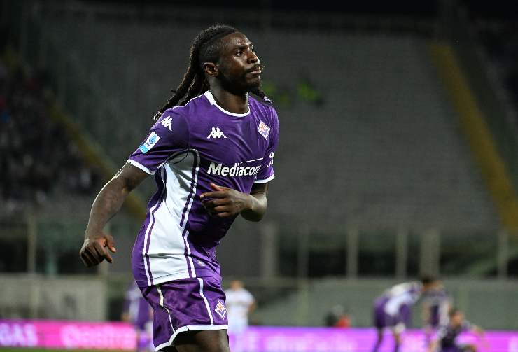 Moise Kean attaccante della Fiorentina esulta dopo un gol segnato
