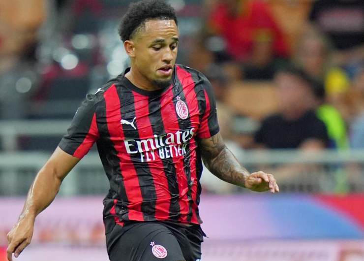 Noah Okafor attaccante del Milan in azione durante una partita