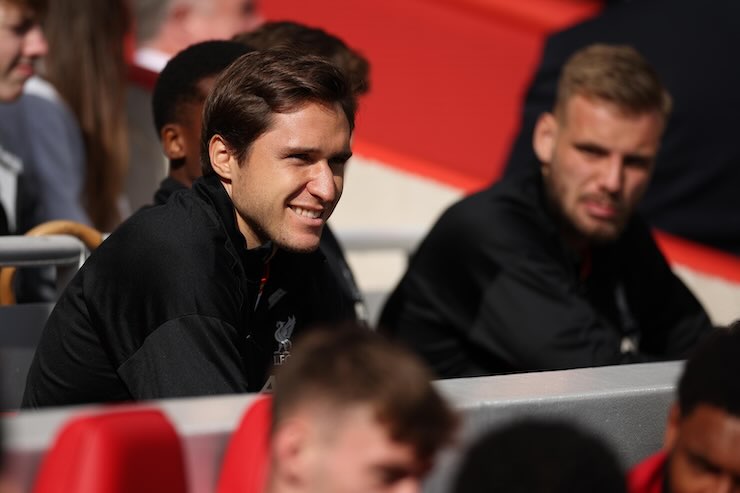 Chiesa seduto in panchina