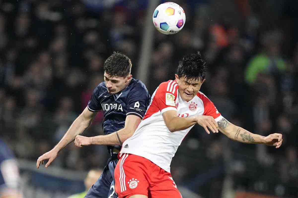 Kim colpisce di testa