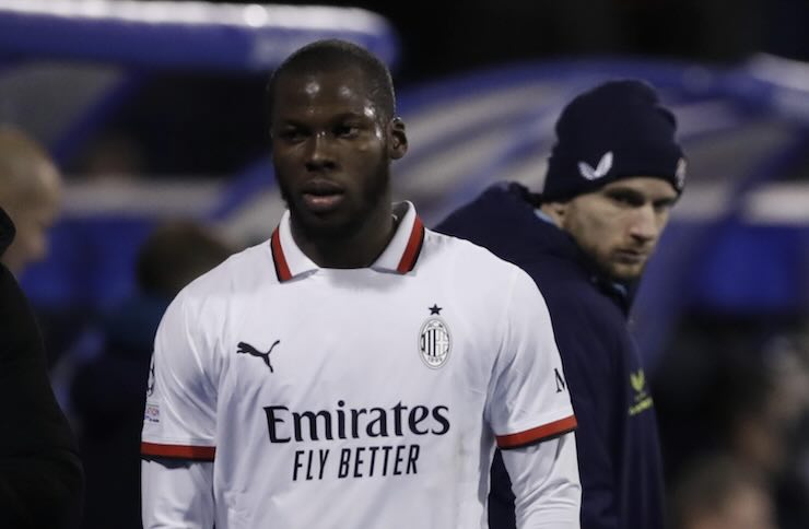 Musah che esce dal campo