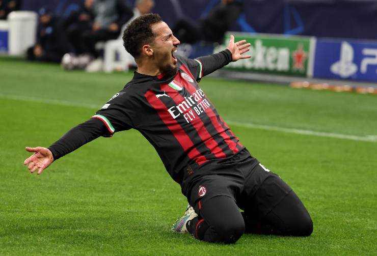 Ismael Bennacer centrocampista del Milan esulta dopo un gol segnato a San Siro