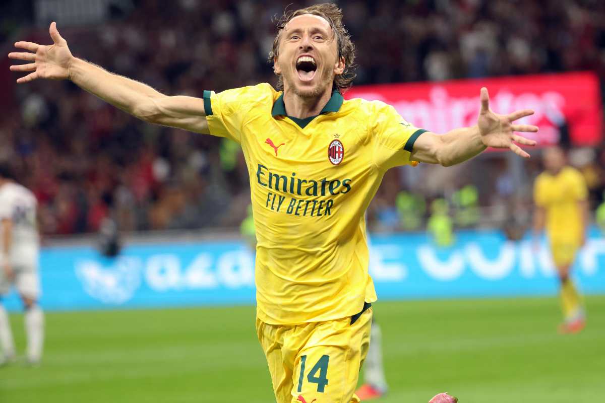 Luka Modric calciatore esulta dopo il gol in Milan-Bologna a San Siro