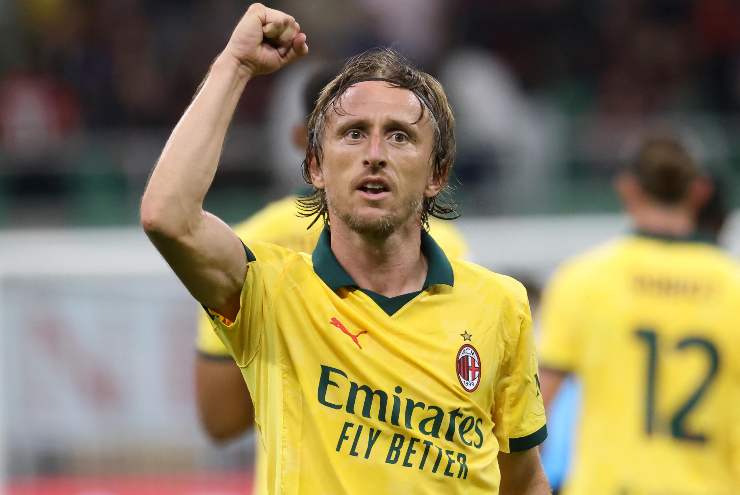 Luka Modric calciatore esulta dopo il gol in Milan-Bologna a San Siro