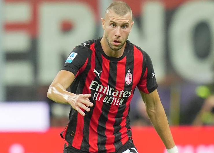 Pavlovic difensore del Milan in azione durante una partita