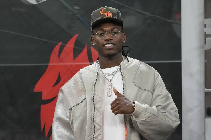 Rafael Leao calciatore del Milan sorride a San Siro