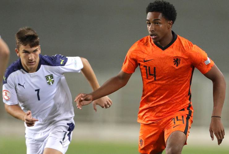 Silvano Vos centrocampista del Milan con la maglia orange dell'Olanda