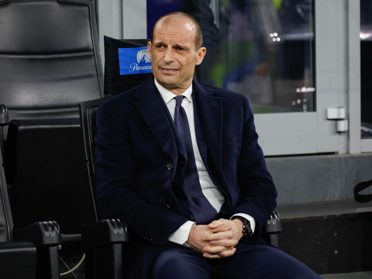 Allegri seduto in panchina