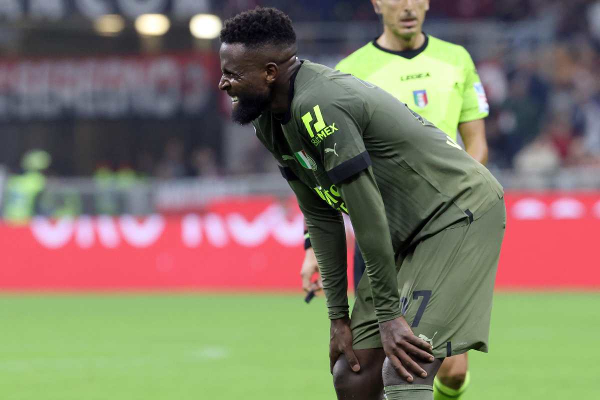 Origi sulle ginocchia