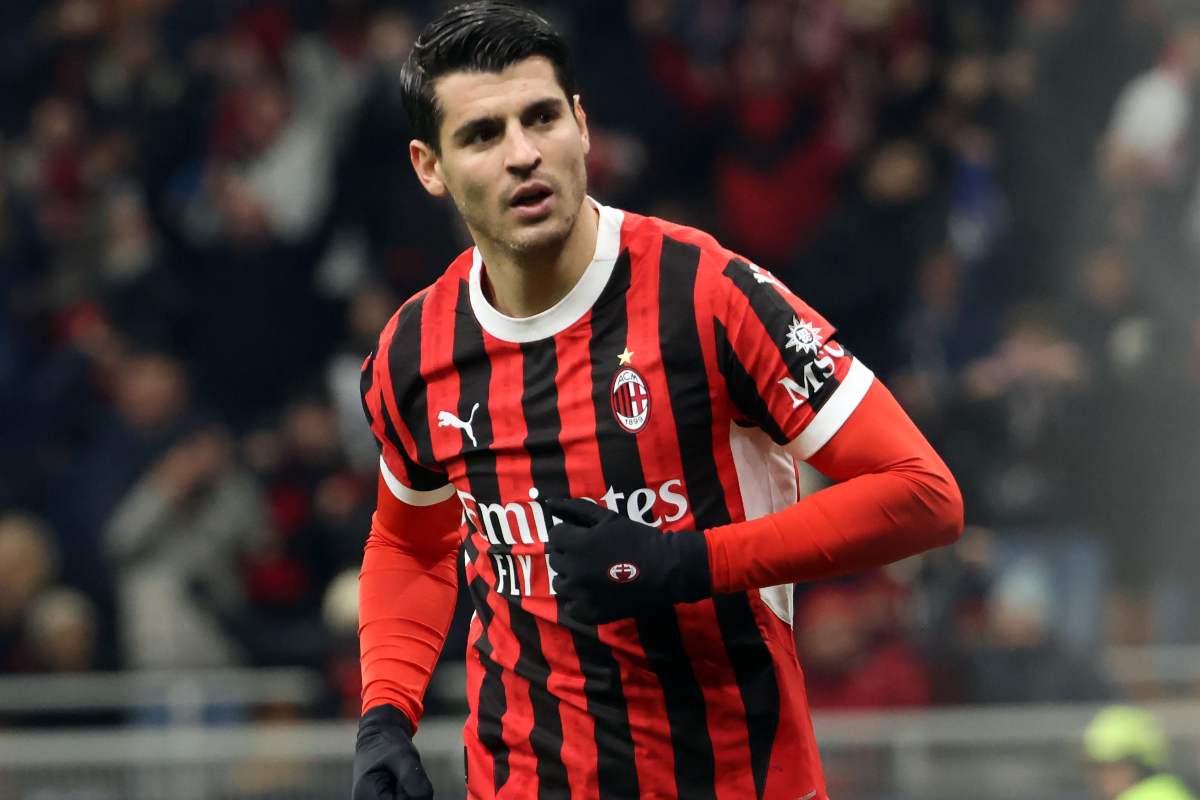 Alvaro Morata attaccante con la maglia rossonera del Milan durante una partita