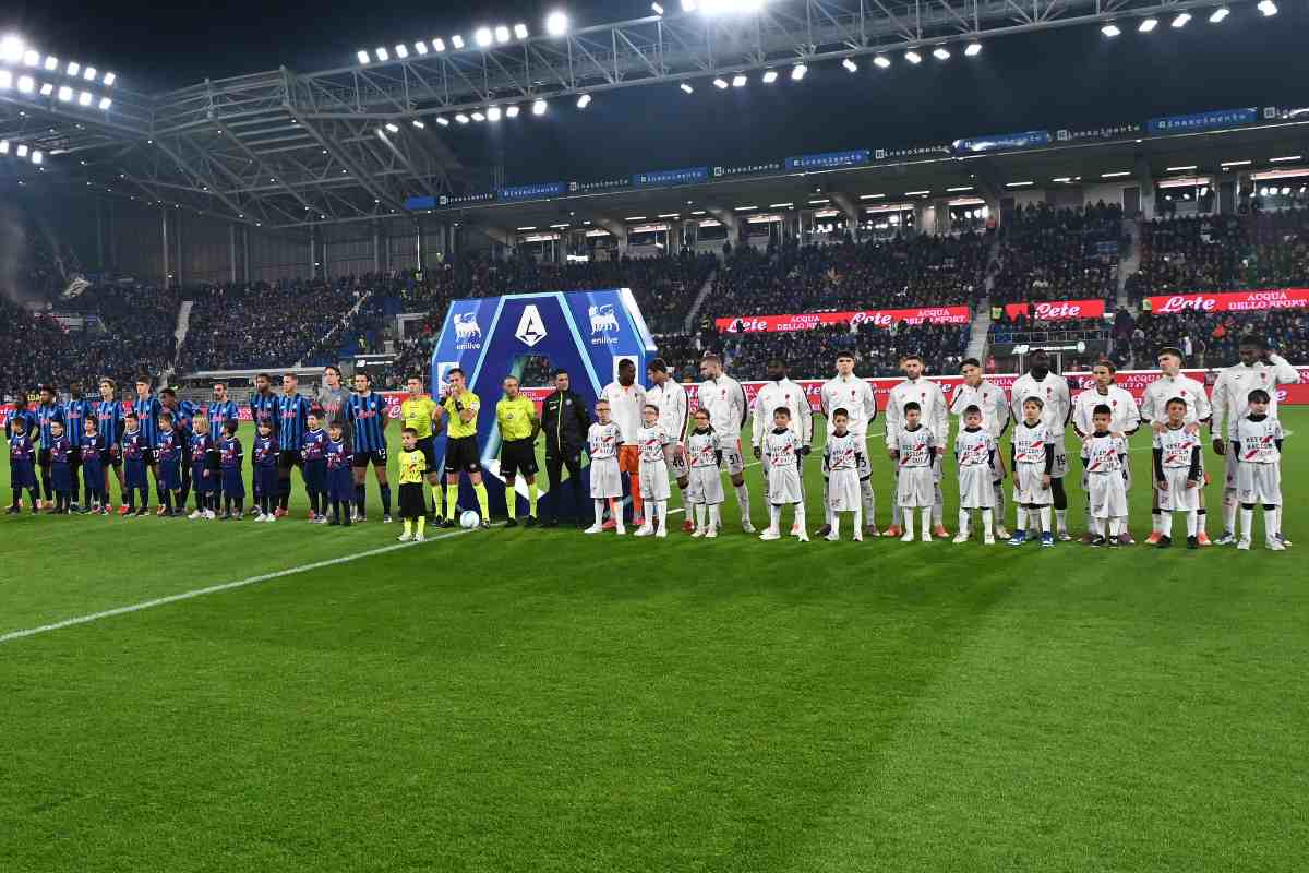 Atalanta-Milan: le squadre schierate in campo a Bergamo
