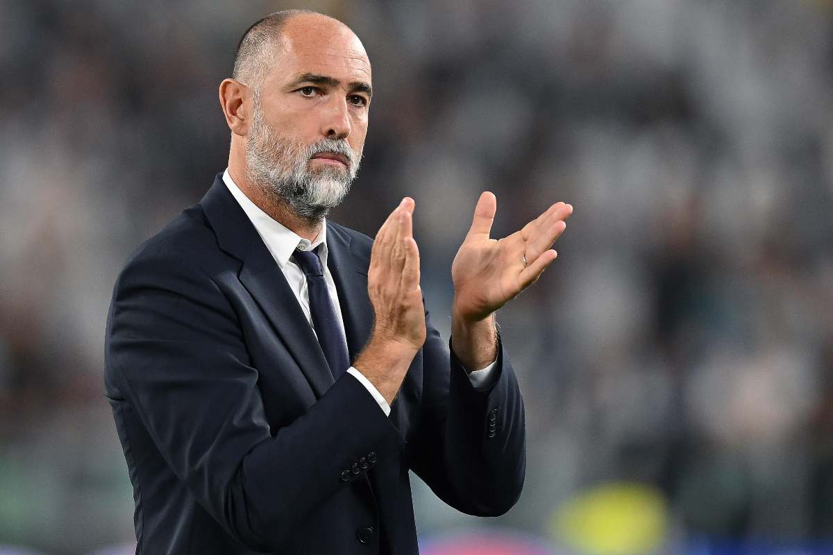 Igor Tudor allenatore della Juventus batte le mani