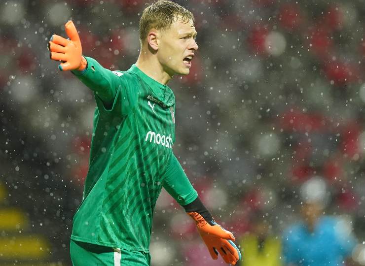 Luka Hornicek portiere del Braga durante una partita con la pioggia