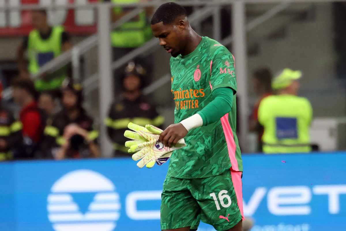Mike Maignan portiere del Milan durante la partita