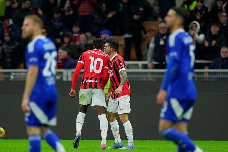 Pulisic e Rafa Leao durante Milan-Como di Serie A