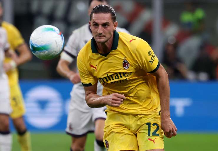 Adrien Rabiot centrocampista del Milan in azione durante una partita