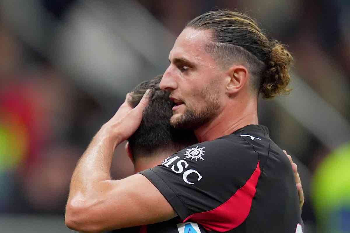 Pulisic abbracciato da Rabiot