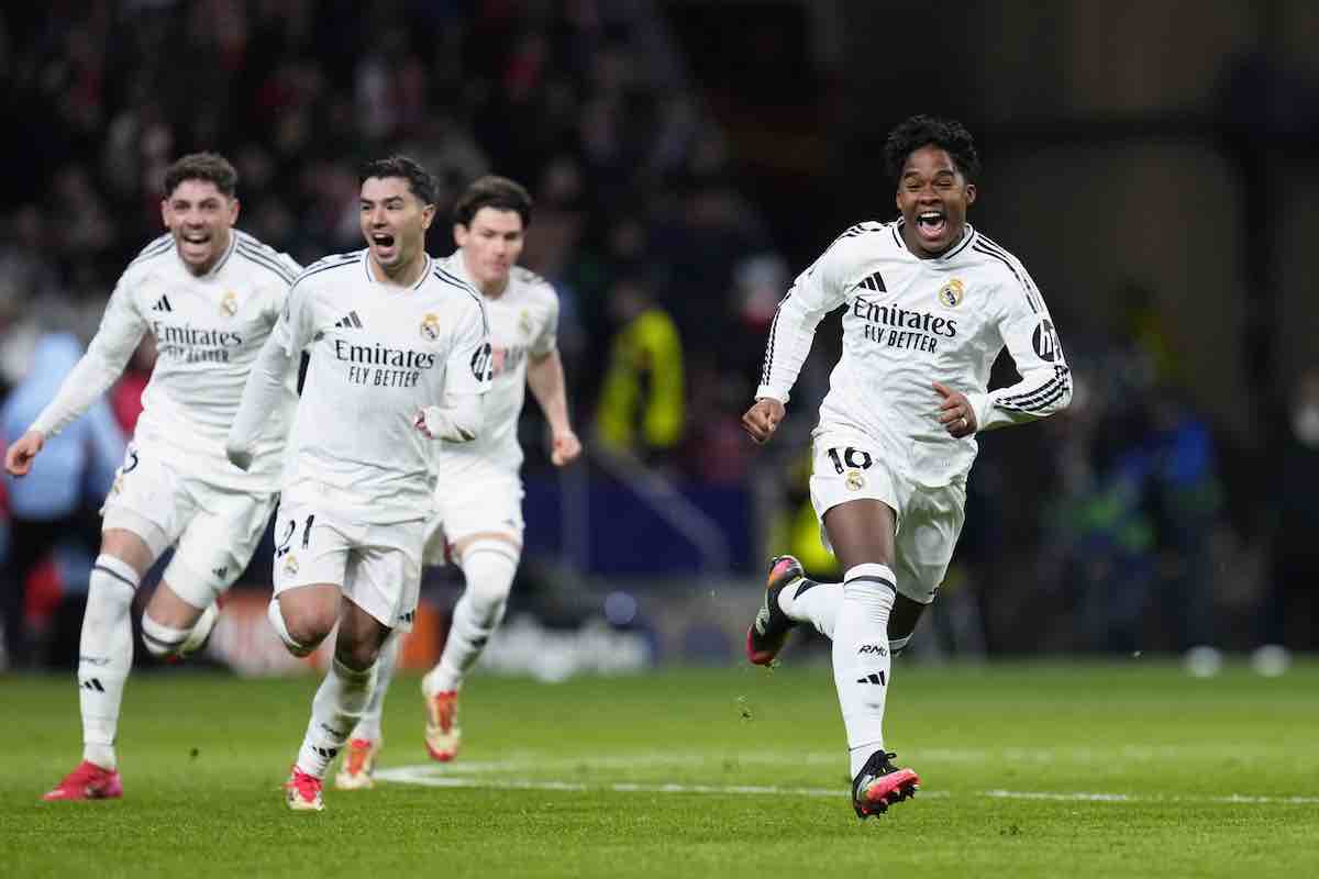 L'esultanza di Endrick con i compagni