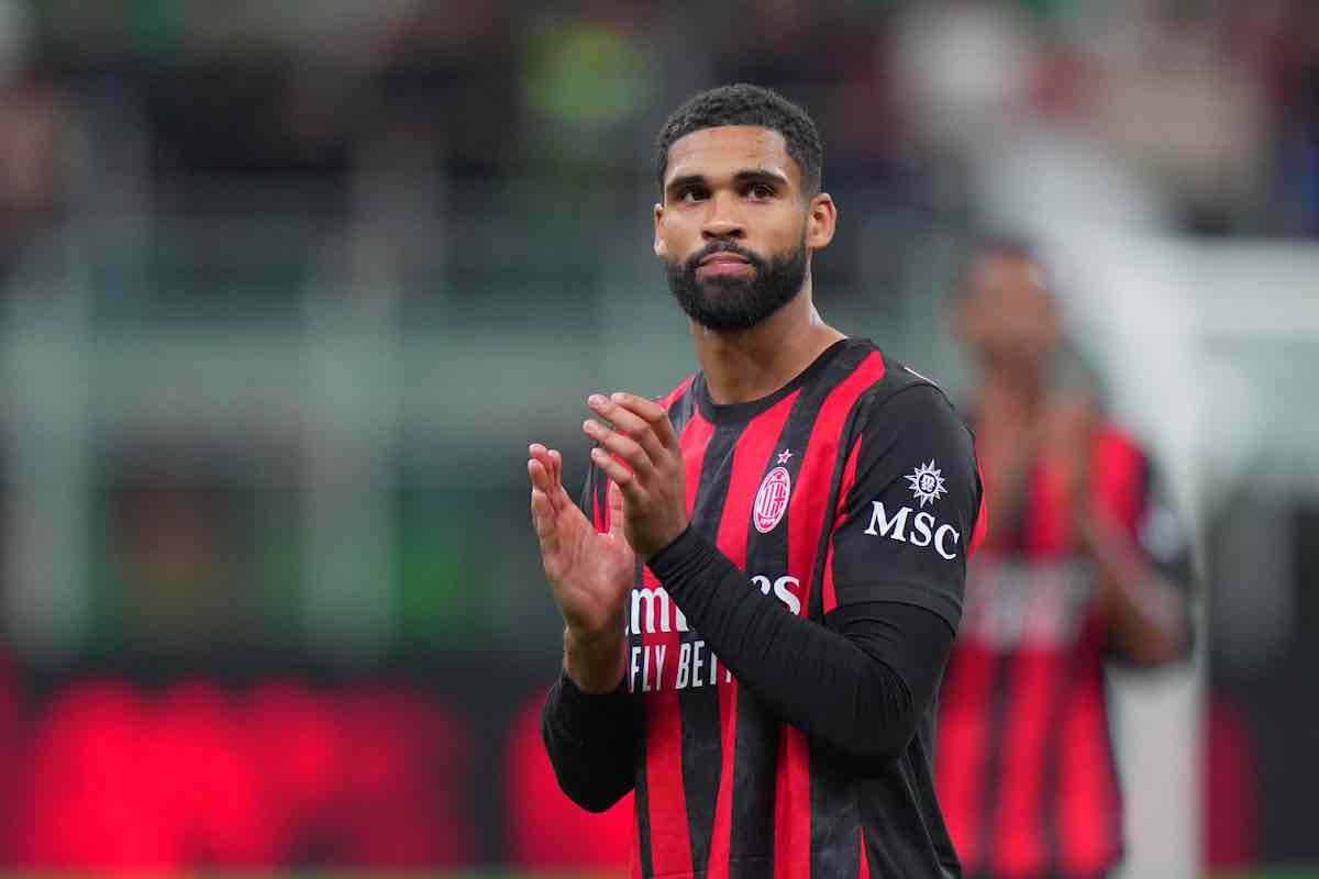 Loftus-Cheek applaude