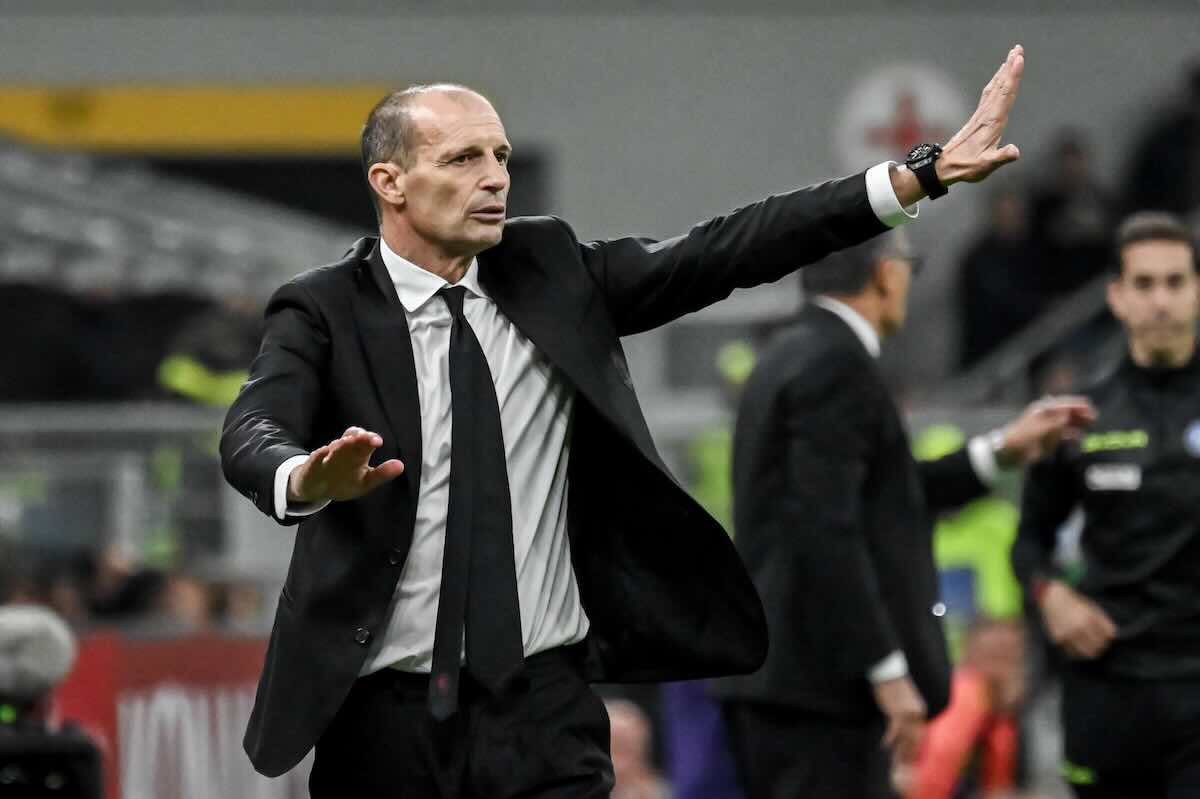 Allegri dà indicazioni dalla panchina