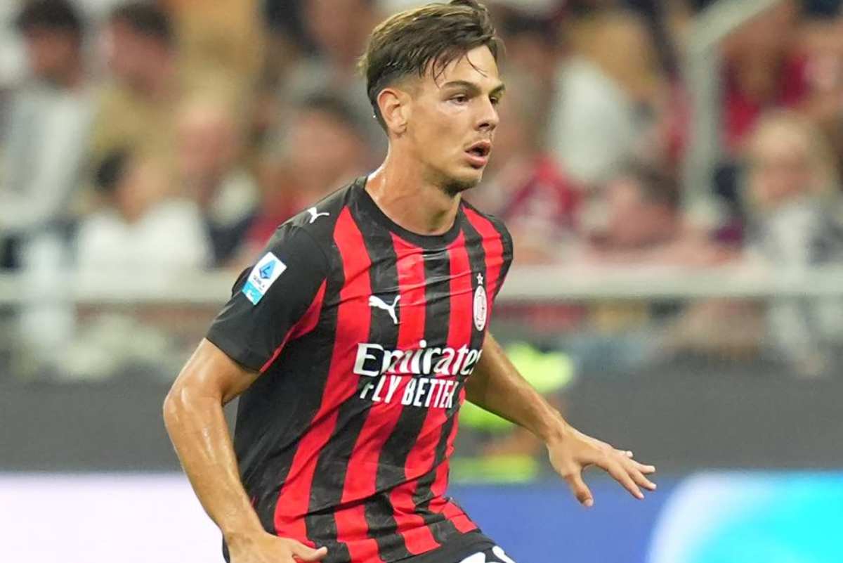 Jashari durante una partita con il Milan