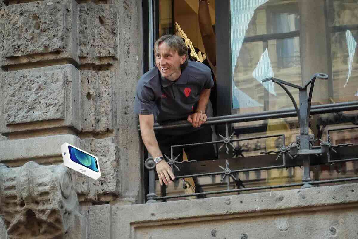 Modric si affaccia alla finestra