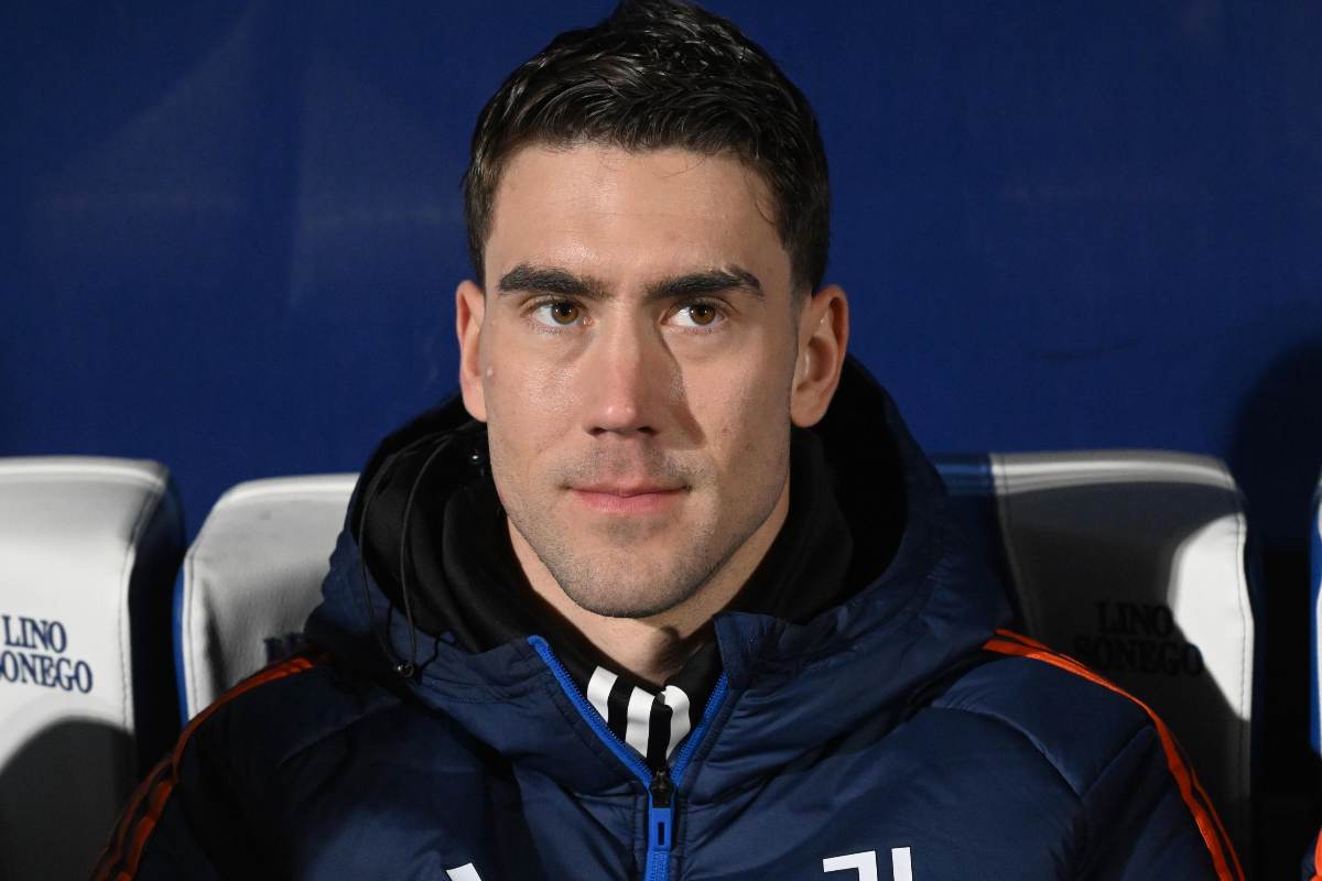 vlahovic seduto in panchina