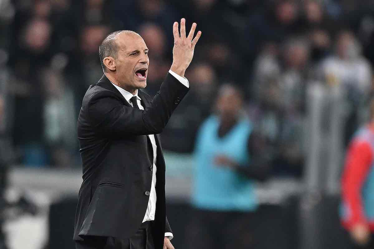 Allegri dà indicazioni alla squadra