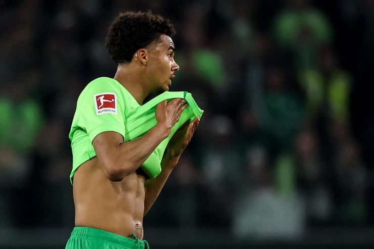 David Odogu difensore del Milan con la maglia del Wolfsburg durante una partita