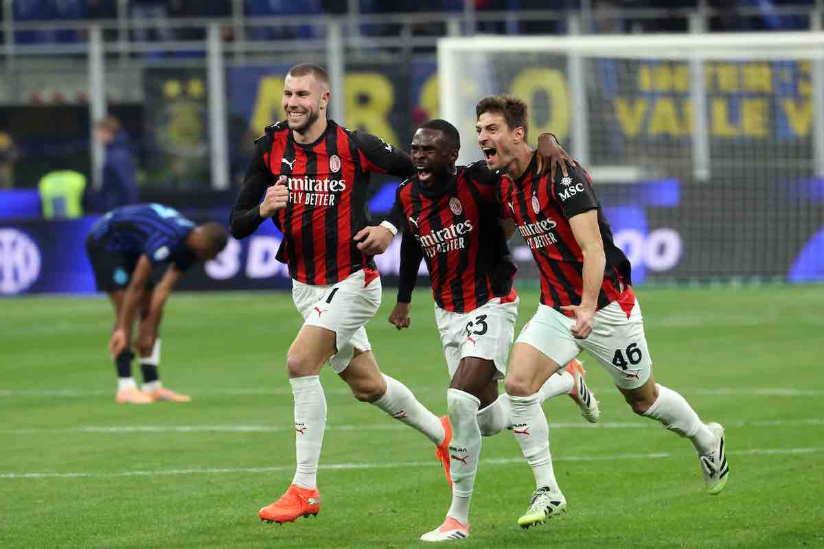 Pavlovic, Tomori e Gabbia esultano