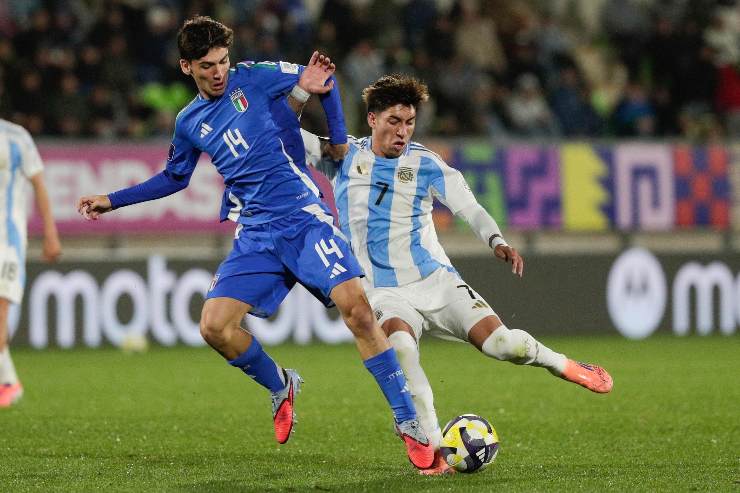 Emanuele Sala calciatore del Milan in azione con la maglia della nazionale italiana
