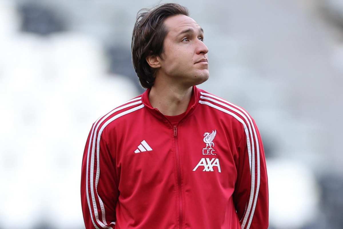 Federico Chiesa calciatore del Liverpool nel pre-partita