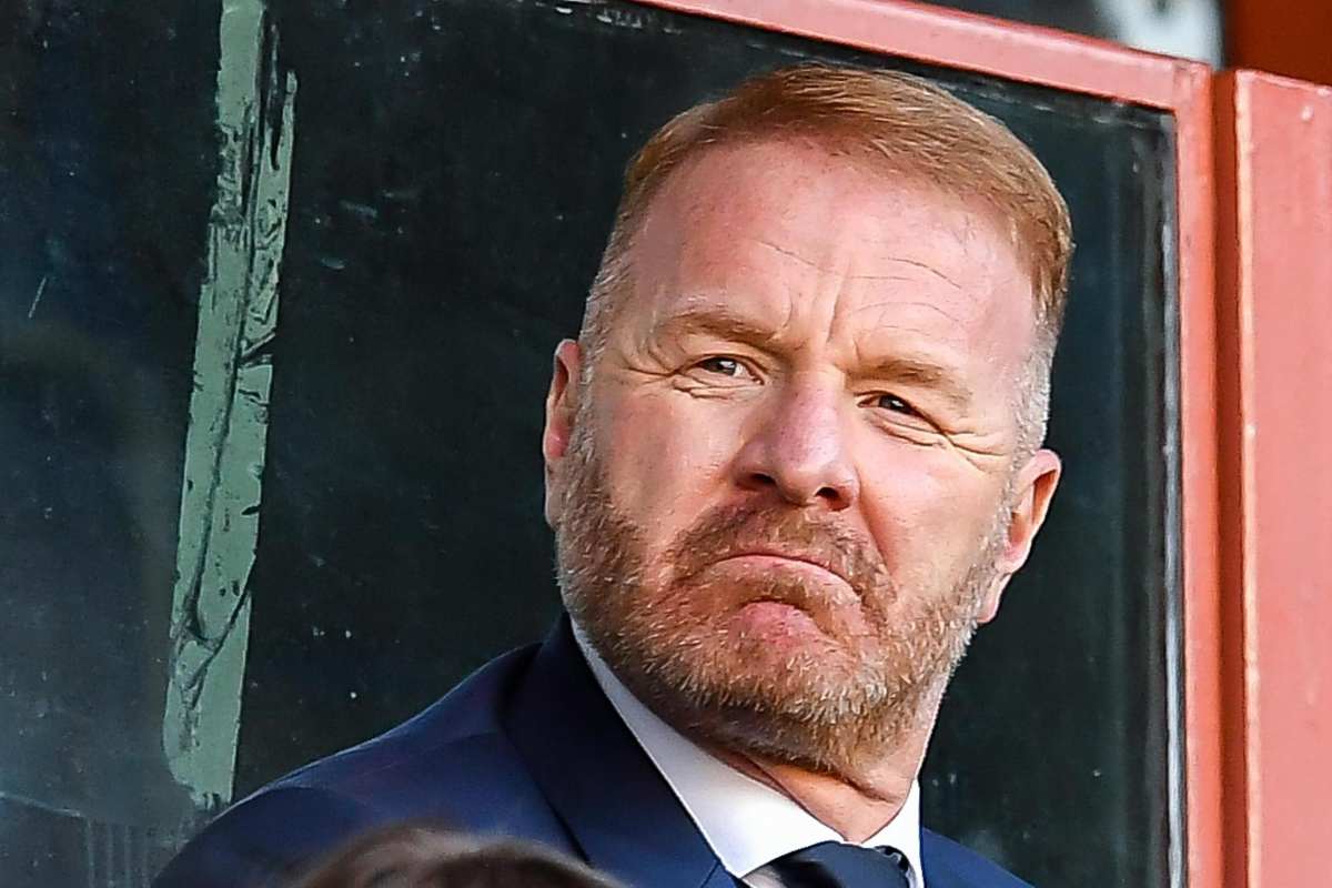 Igli Tare direttore sportivo del Milan con la faccia sorpresa