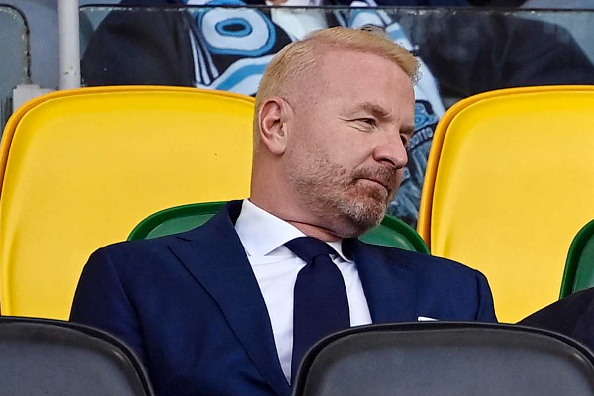 Igli Tare direttore sportivo del Milan seduto in tribuna durante una partita di Serie A