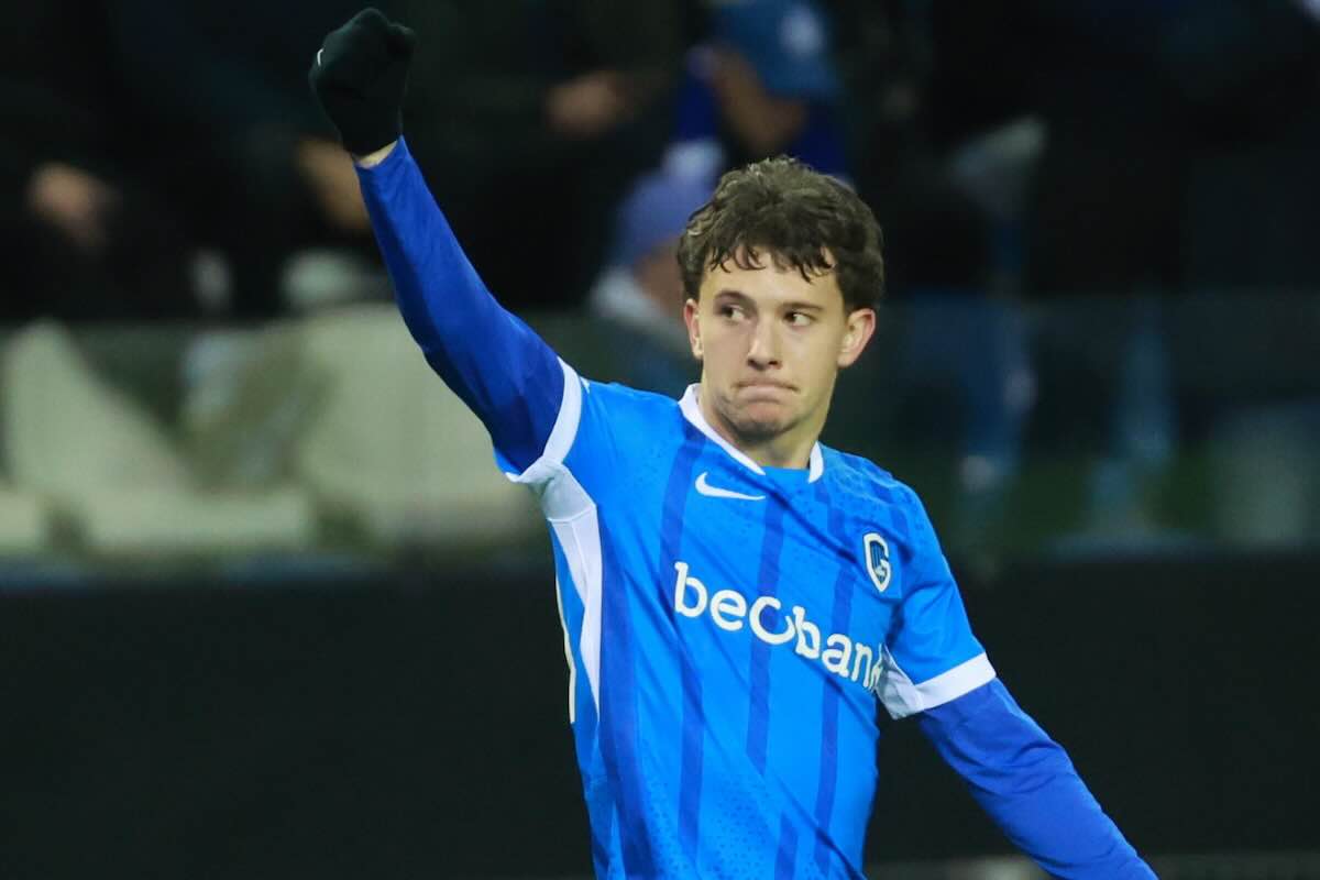 Karetsas con il pugno alzato