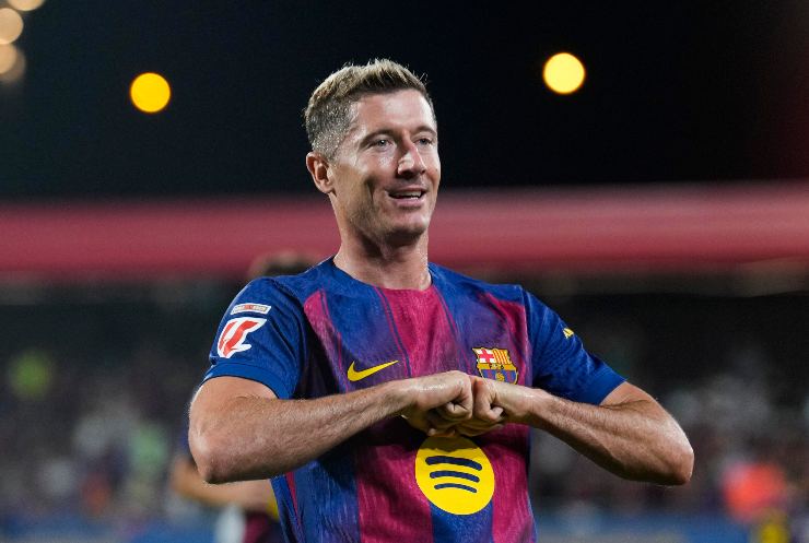 Robert Lewandowski attaccante del Barcellona esulta dopo un gol segnato con la maglia blaugrana
