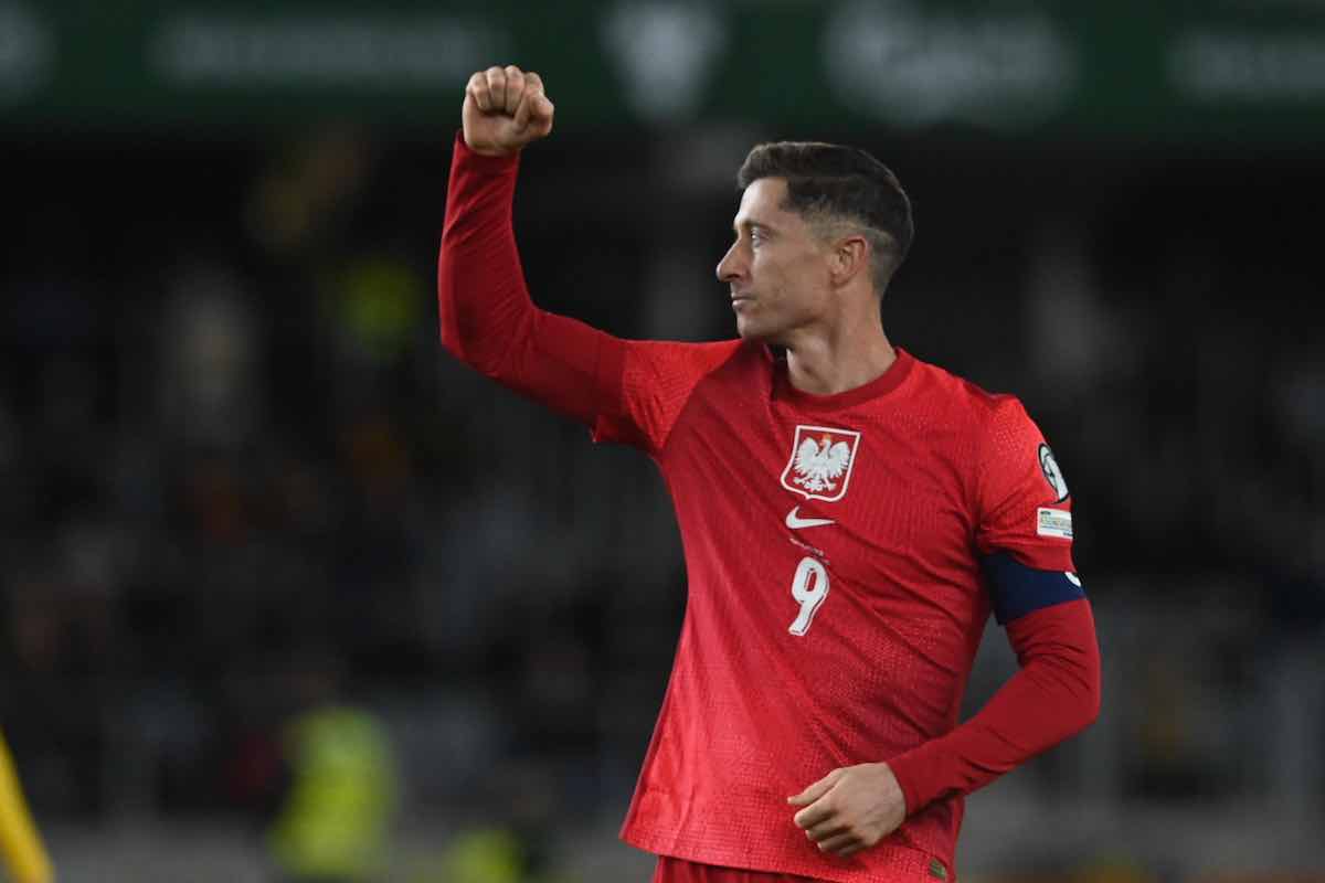 Lewandowski dopo il gol con la Polonia