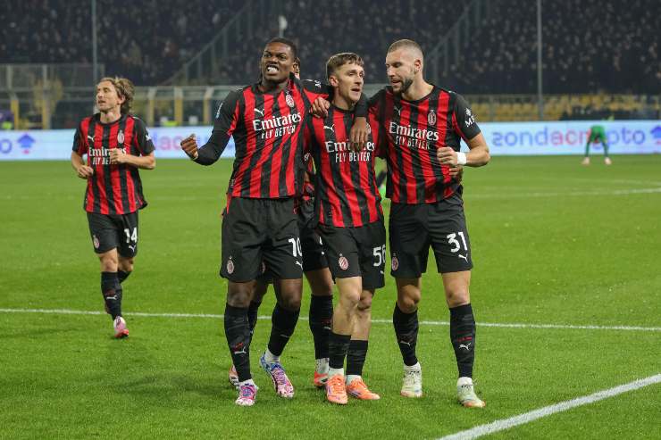 Giocatori del Milan con la maglia home rossonera