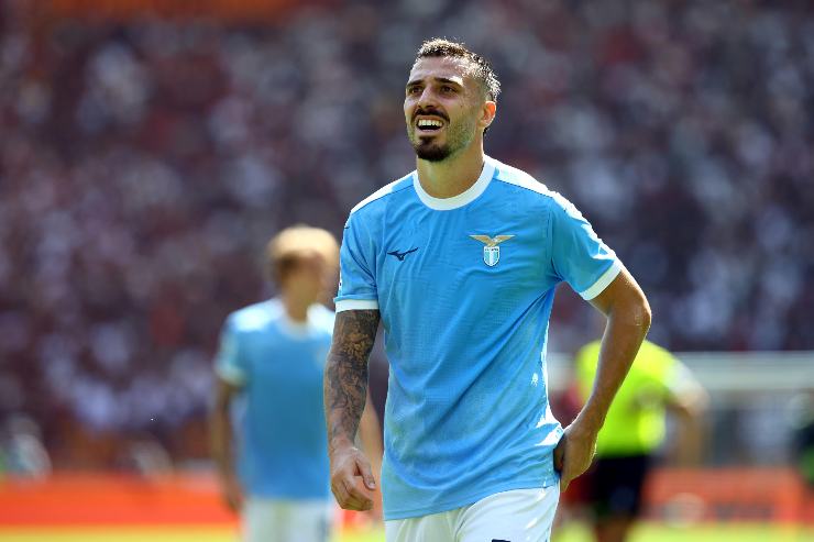 Mario Gila difensore della Lazio durante una partita 